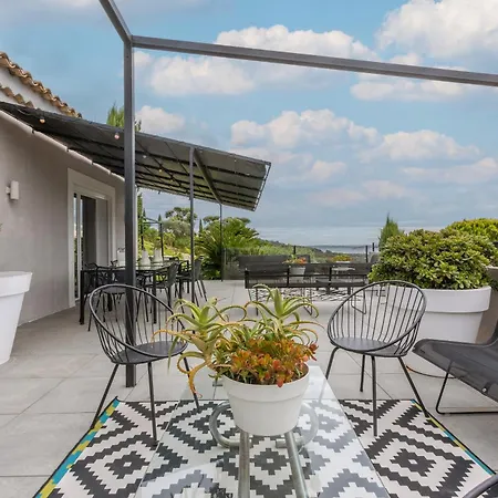 Avec Piscine Et Vue * Grimaud