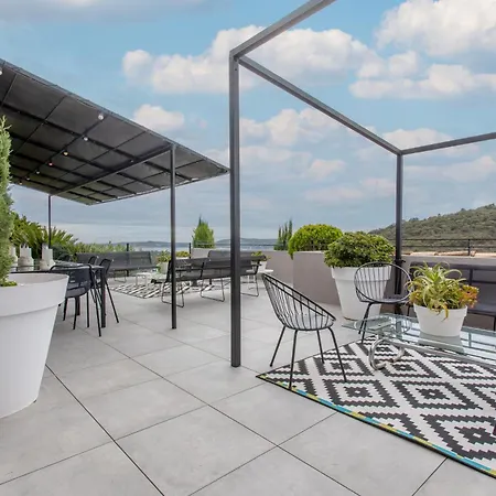 Avec Piscine Et Vue