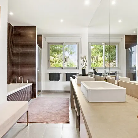 Βίλα Avec Piscine Et Vue